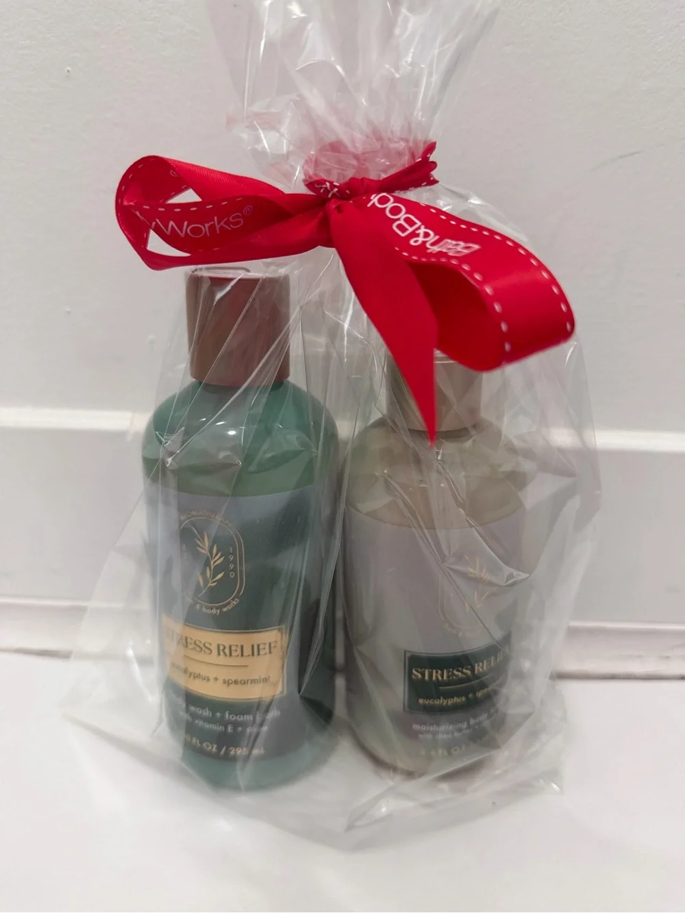 Bath & Body Works Kids Aromatherapy Body Wash & Lotion Set in Green